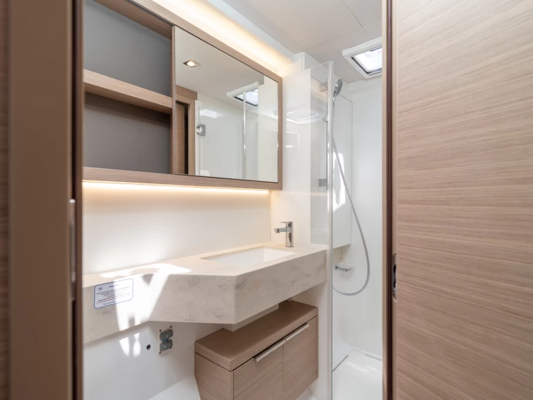 Bootverhuur Lagoon Lagoon 51 in Trogir via SamBoat