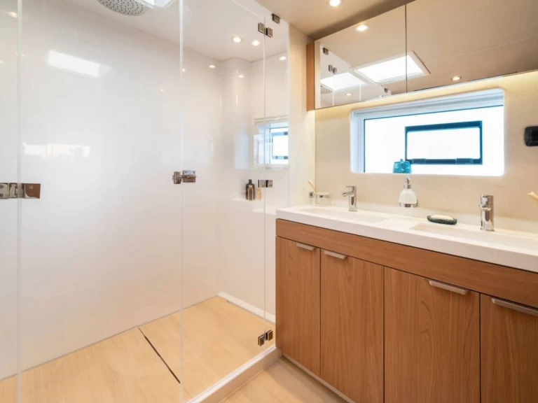 Catamaran te huur in Kaštela voor de beste prijs