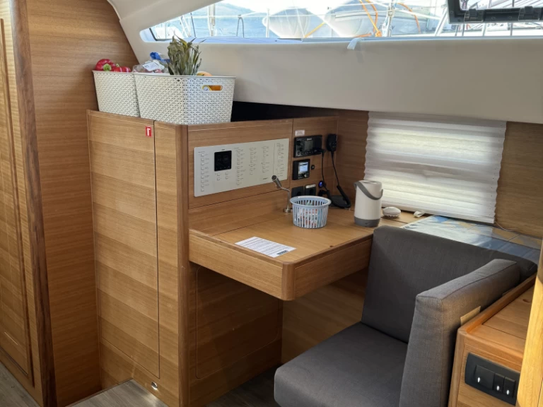 Bootverhuur Elan Impression 50.1 in Trogir via SamBoat