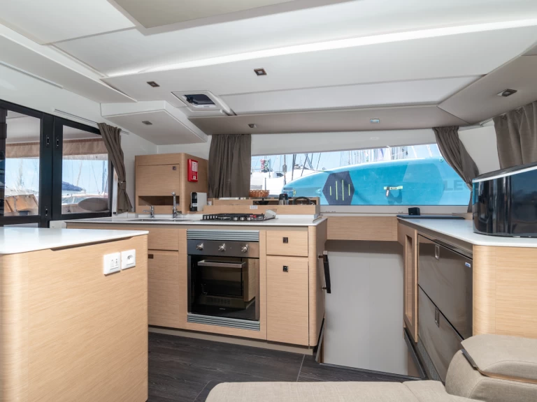 Verhuur Catamaran Fountaine Pajot met vaarbewijs