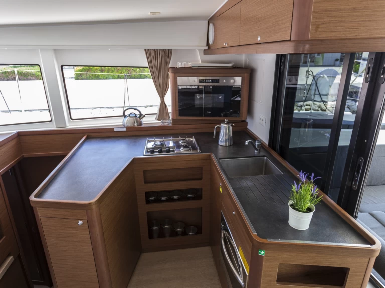 Verhuur Catamaran Lagoon met vaarbewijs