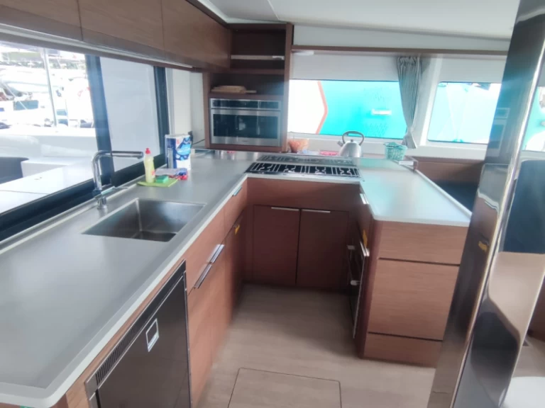 Bootverhuur Trogir goedkoop Lagoon 46