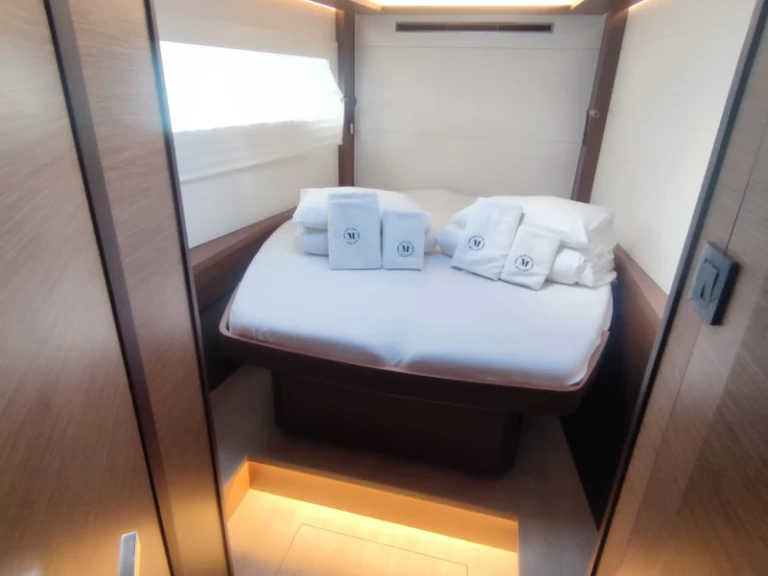 Bootverhuur Lagoon Lagoon 46 in Trogir via SamBoat