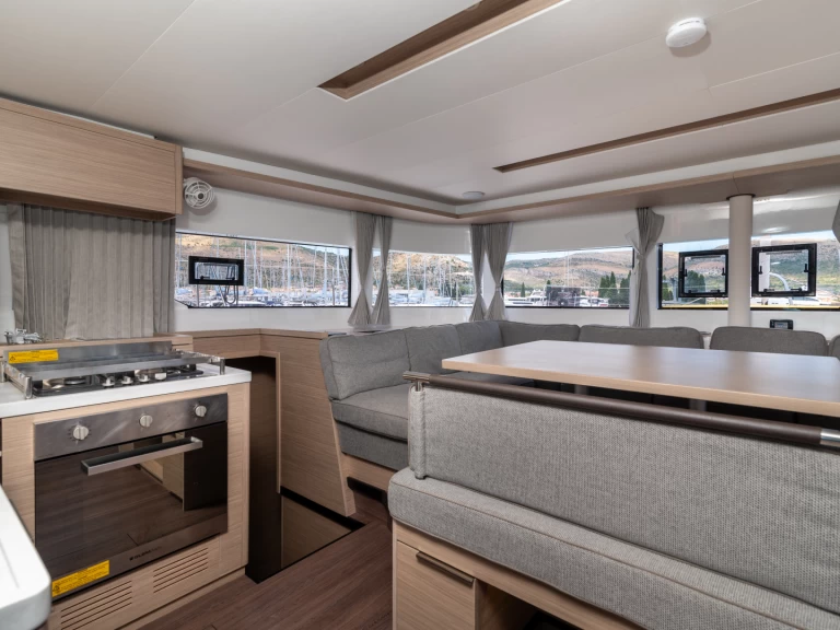 Verhuur Catamaran Lagoon met vaarbewijs