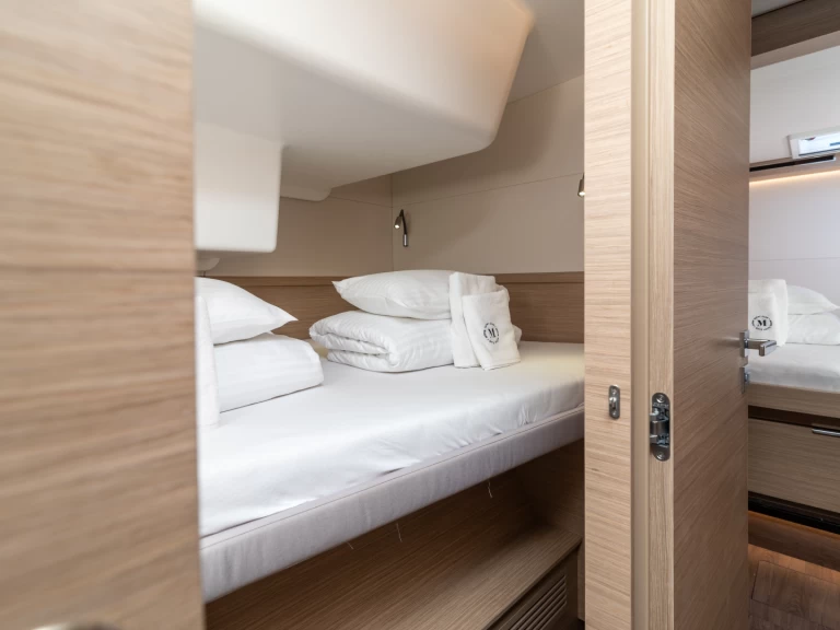 Bootverhuur Lagoon Lagoon 51 in Trogir via SamBoat