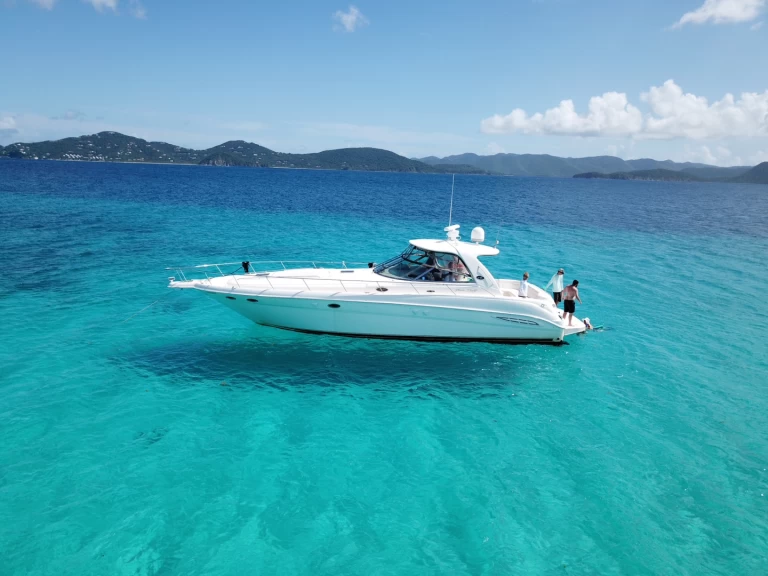 Huur een Sea Ray Sea Ray 525 Sundancer in Saint Thomas Harbor