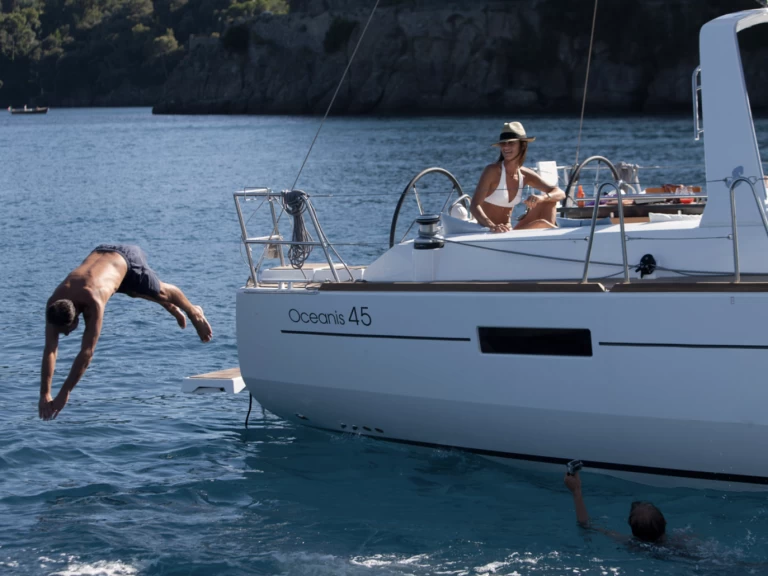 Huur een Bénéteau Oceanis 45 in Ajaccio