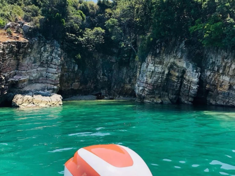 Motorboot te huur in Sarandë voor de beste prijs