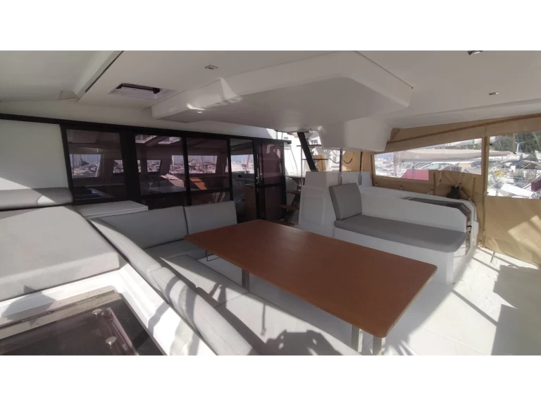 Huur Catamaran met of zonder schipper Fountaine Pajot in Castellammare di Stabia