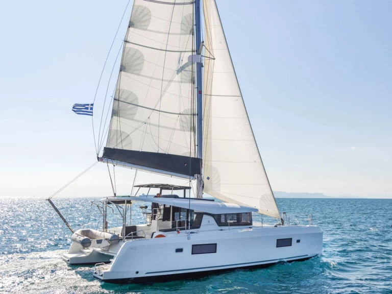 Bootverhuur Lagoon Lagoon 42 in Lávrio via SamBoat