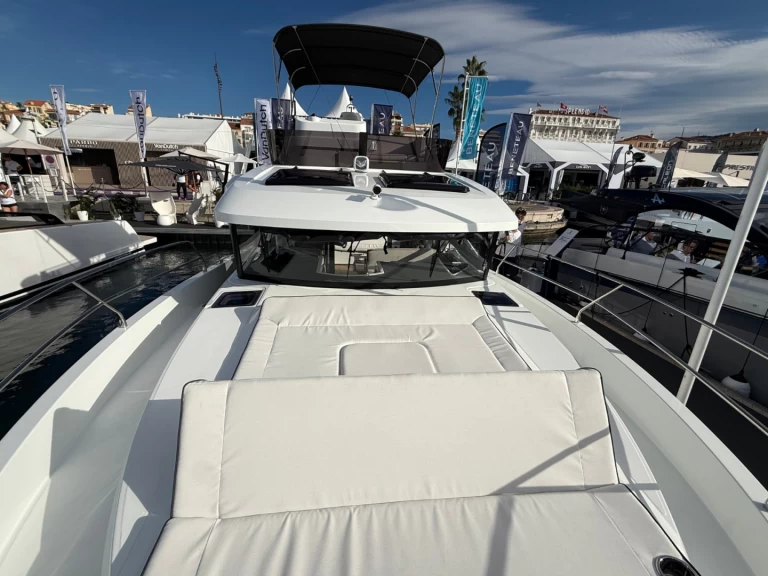 Huur Motorboot met of zonder schipper Bénéteau in Split