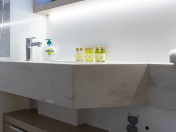 Verhuur Catamaran Lagoon met vaarbewijs