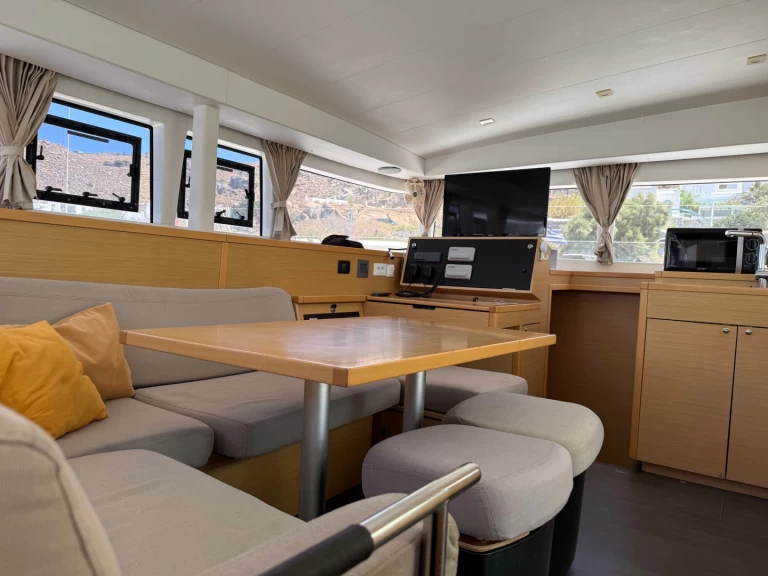 Huur Catamaran met of zonder schipper Lagoon in Toúrlos