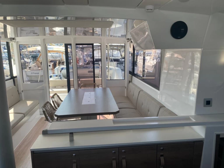 Catamaran te huur in Šibenik voor de beste prijs