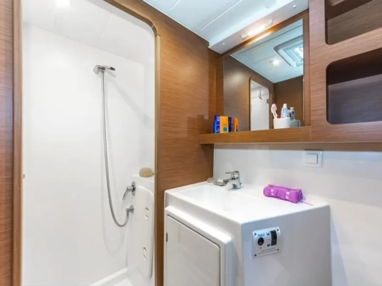 Bootverhuur Lávrio goedkoop Lagoon 42