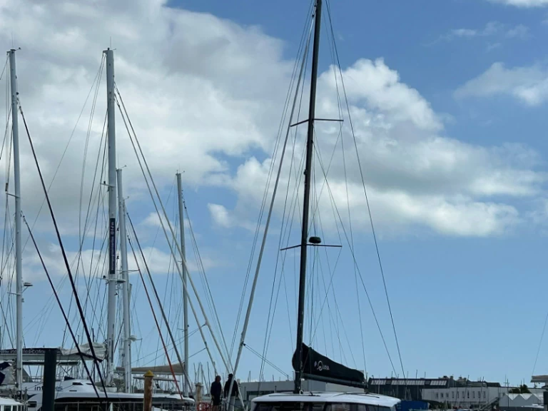 Catamaran te huur in Lávrio voor de beste prijs