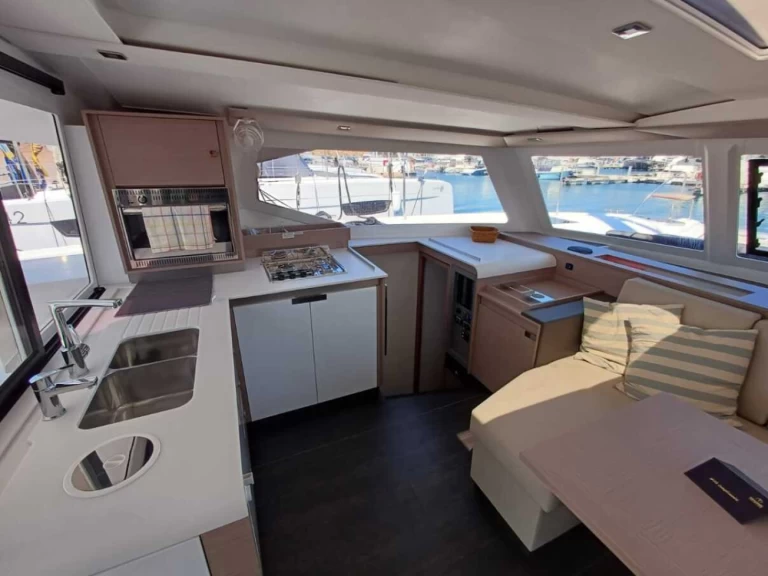 Bootverhuur Fountaine Pajot Isla 40 in Rhodes (City) via SamBoat