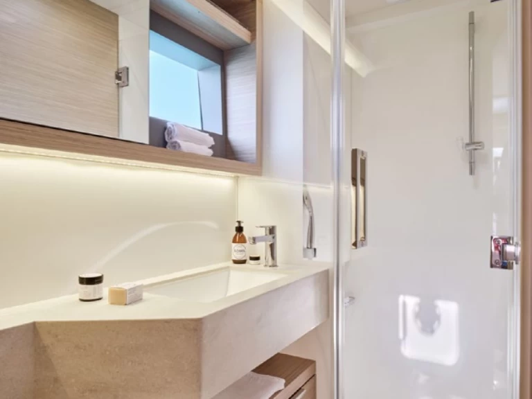 Verhuur Catamaran Lagoon met vaarbewijs