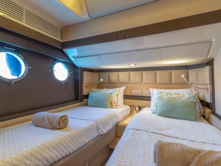 Verhuur Jacht Azimut met vaarbewijs