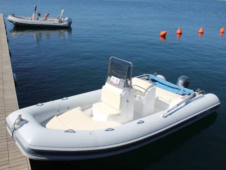 Huur een Gommonautica Gommonautica G48C in Arbatax