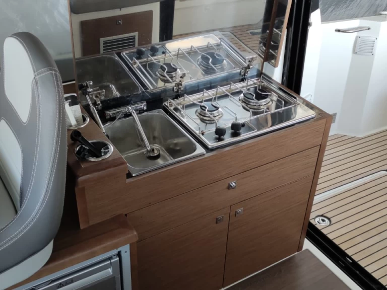 Jeanneau Merry Fisher 895 te huur van particulier of professional in Bacoli