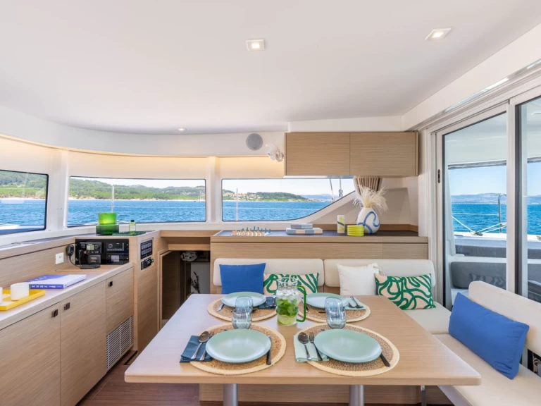 Verhuur Catamaran Lagoon met vaarbewijs