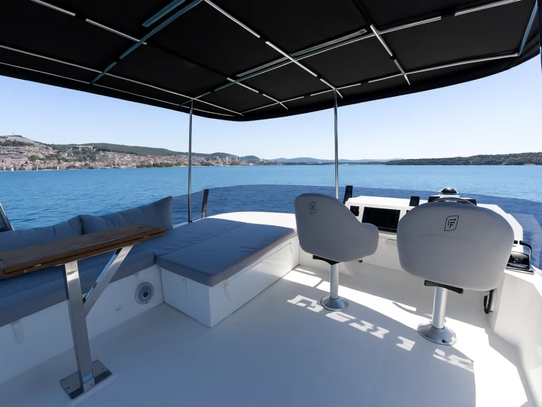 Verhuur Motorboot Fountaine Pajot met vaarbewijs