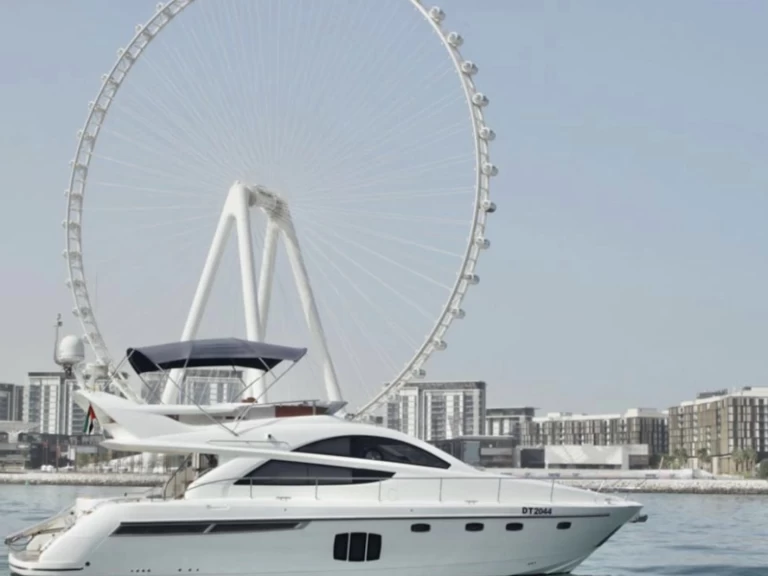 Huur een PHANTOM Phantom, 52  in Dubai Marina