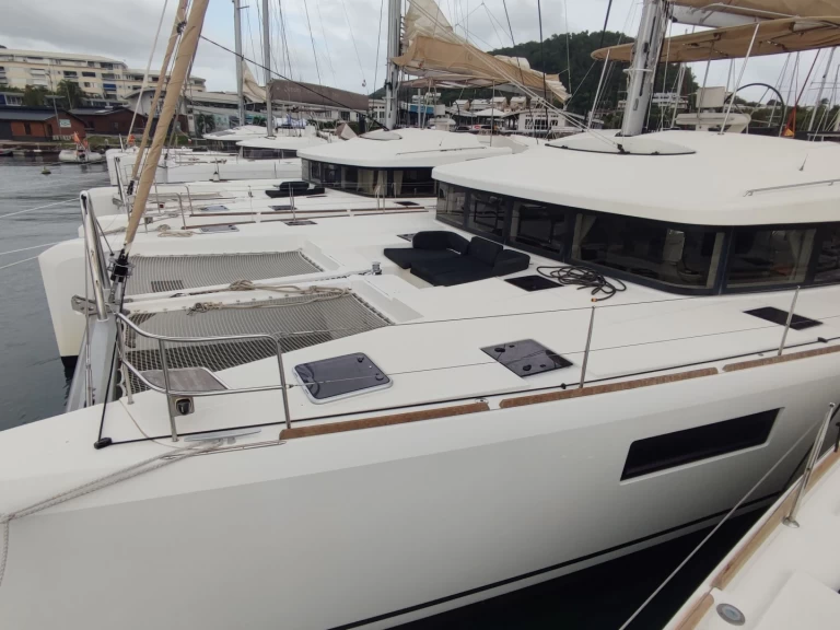 Verhuur Catamaran Lagoon met vaarbewijs