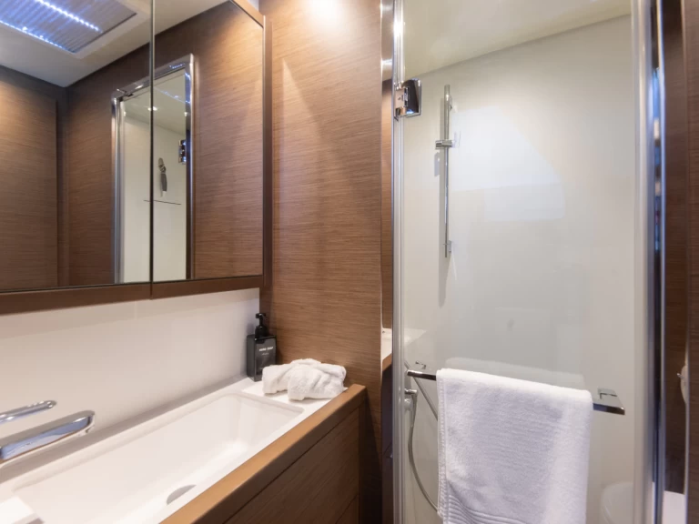 Verhuur Catamaran Lagoon met vaarbewijs