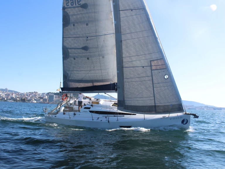 Jachthuur in Vigo - Elan E4 via SamBoat