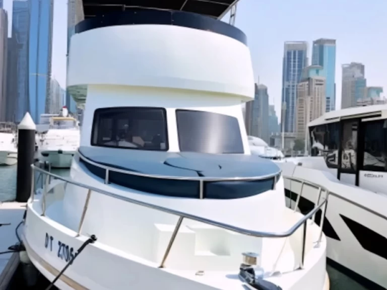 Bootverhuur Riviera 42  in Dubai Marina via SamBoat