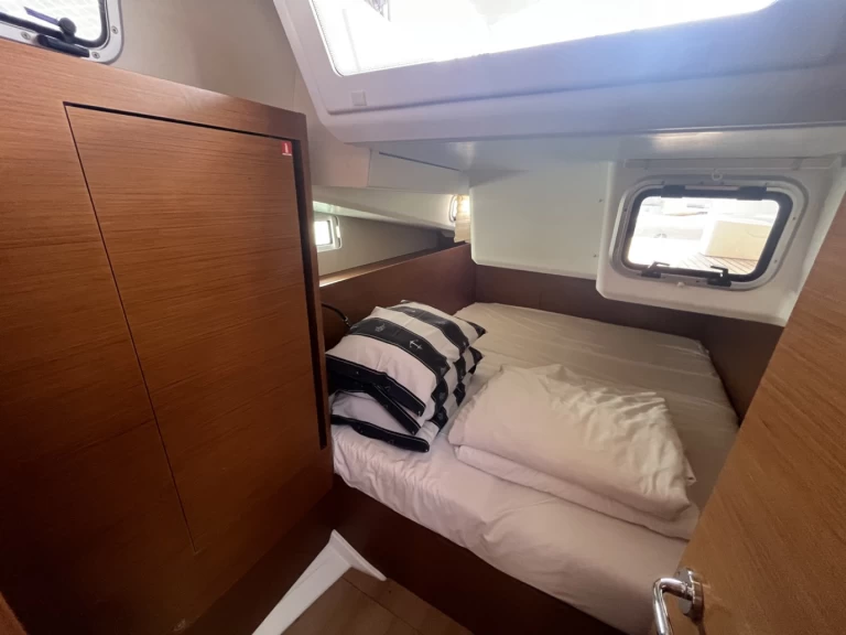 Huur een Jeanneau Sun Odyssey 440 in Sukošan