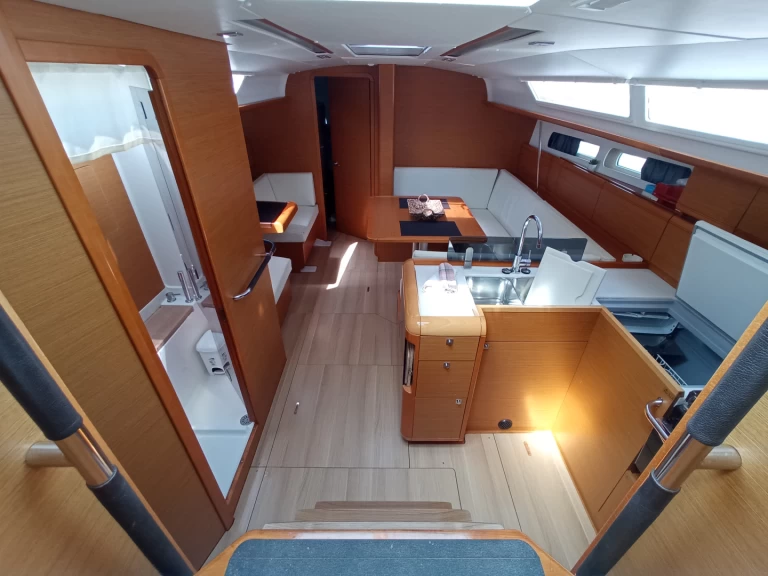 Huur een Jeanneau Sun Odyssey 409 in Lefkáda