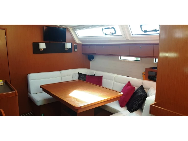 Huur een Bavaria Cruiser 46 in Lefkáda