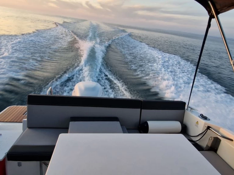 Motorboot te huur in Pula voor de beste prijs