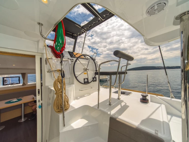 Verhuur Catamaran Lagoon met vaarbewijs