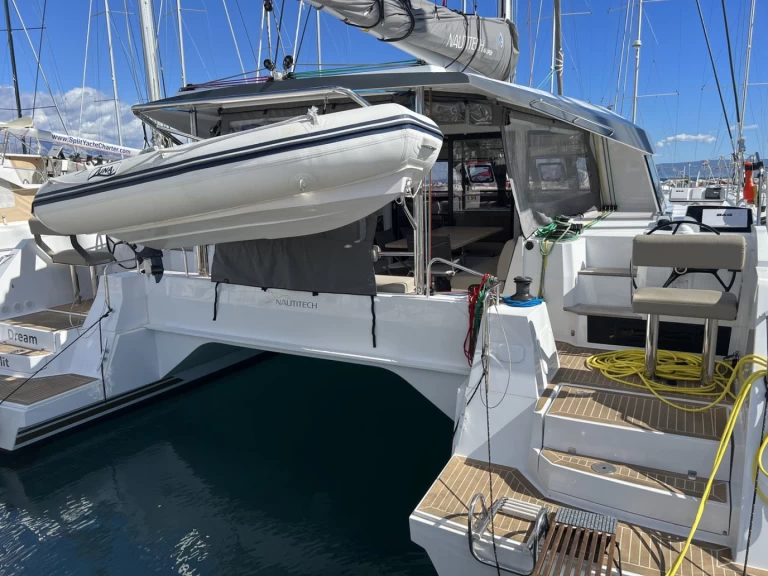 Huur Catamaran met of zonder schipper Nautitech in Split