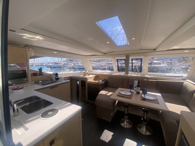 Huur een Fountaine Pajot Isla 40 in Lefkáda