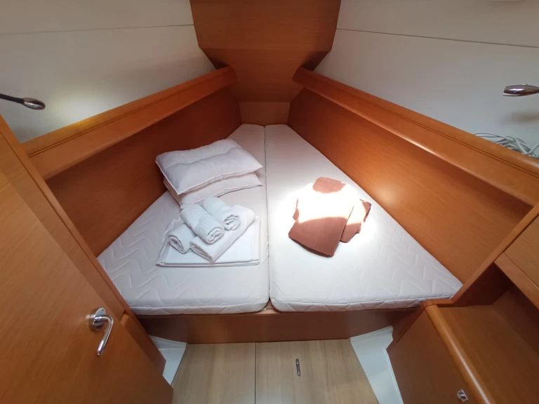 Huur een Jeanneau Sun Odyssey 379 in Lefkáda