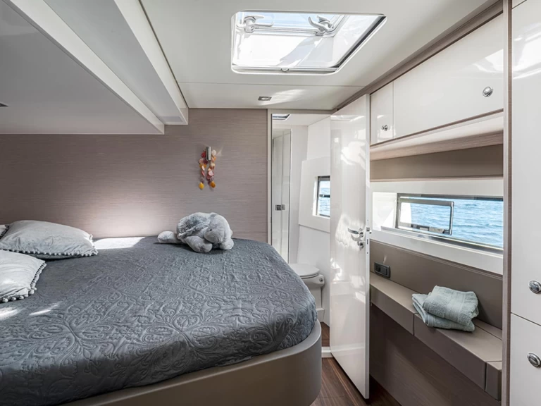 Catamaran te huur in Port Grimaud voor de beste prijs