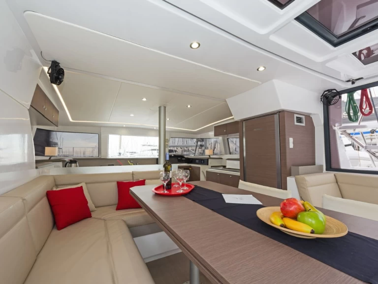 Catamaran te huur in Ávdira voor de beste prijs