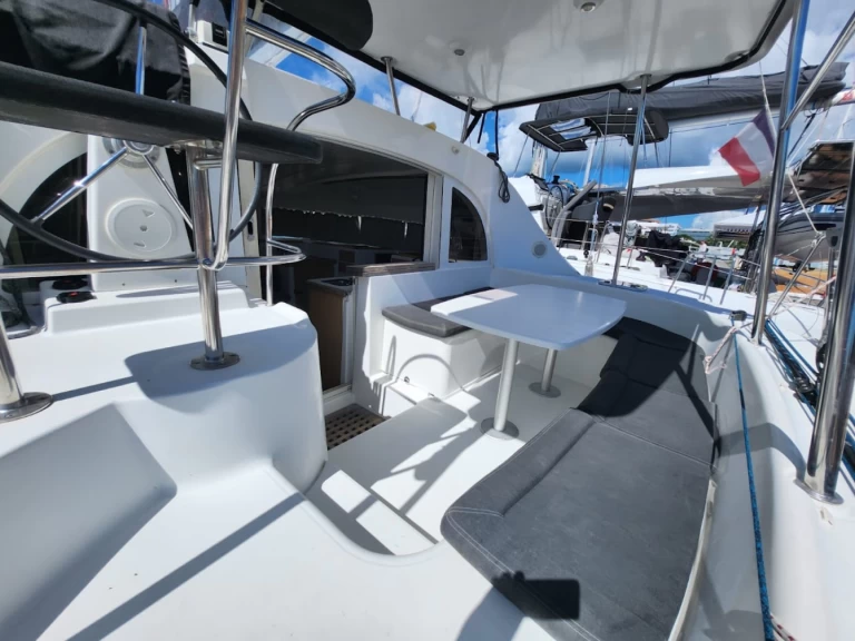 Huur Catamaran met of zonder schipper Bénéteau in Bas du Fort