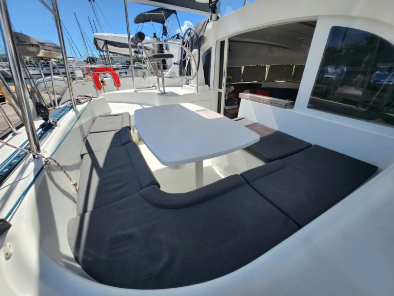 Verhuur Catamaran Bénéteau met vaarbewijs