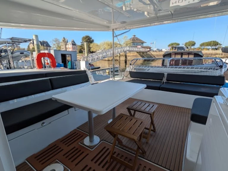Bootverhuur Lagoon Lagoon 43 in Bas du Fort via SamBoat