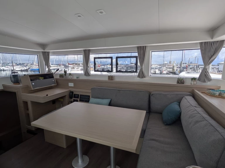 Verhuur Catamaran Lagoon met vaarbewijs