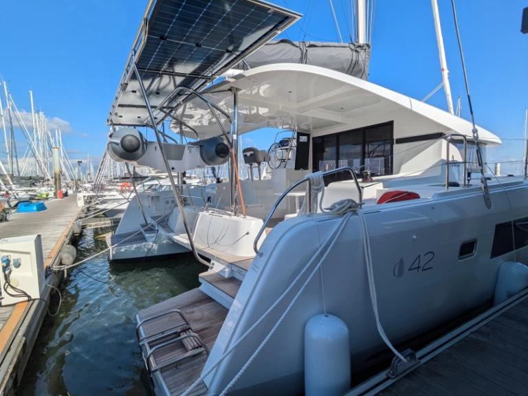 Verhuur Catamaran Lagoon met vaarbewijs