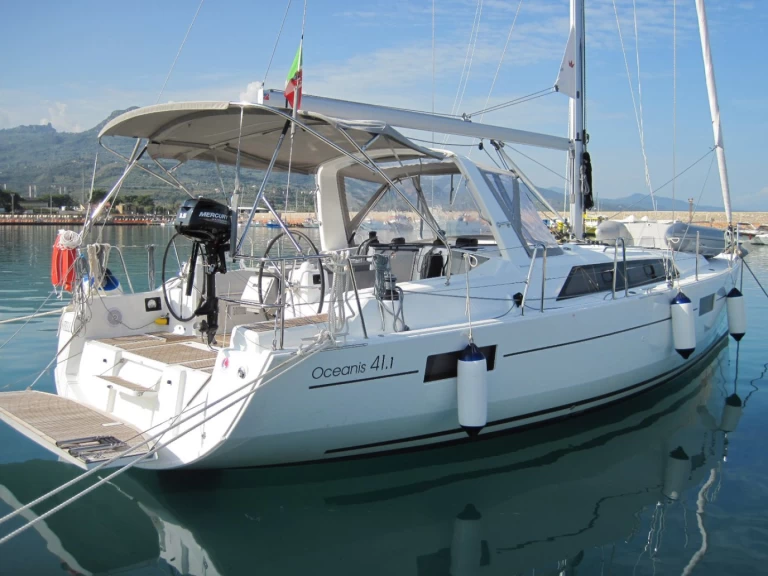 Huur een Bénéteau Oceanis 41.1 in Capo d'Orlando