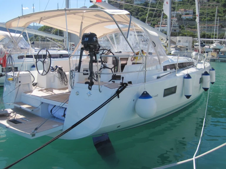 Huur een Jeanneau Sun Odyssey 440 in Capo d'Orlando