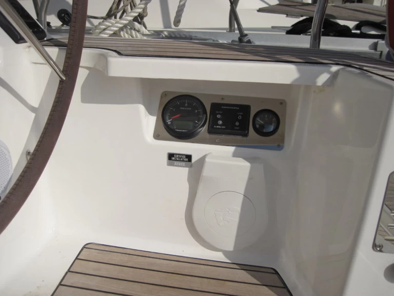 Huur een Bavaria Cruiser 37 in Capo d'Orlando